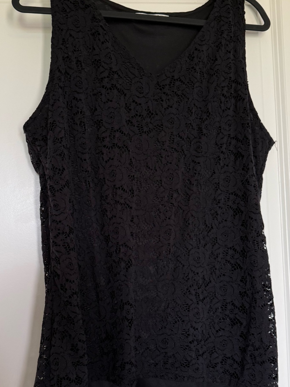 Ellen Tracy Black Scoop Neck Top
